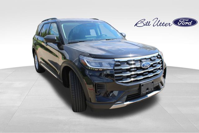 2025 Ford Explorer photo 2