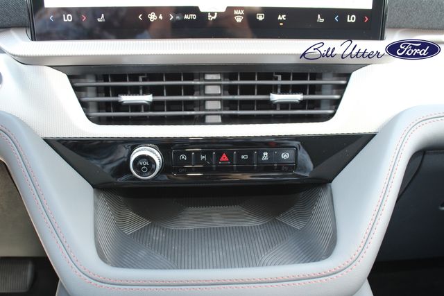 2025 Ford Explorer photo 14