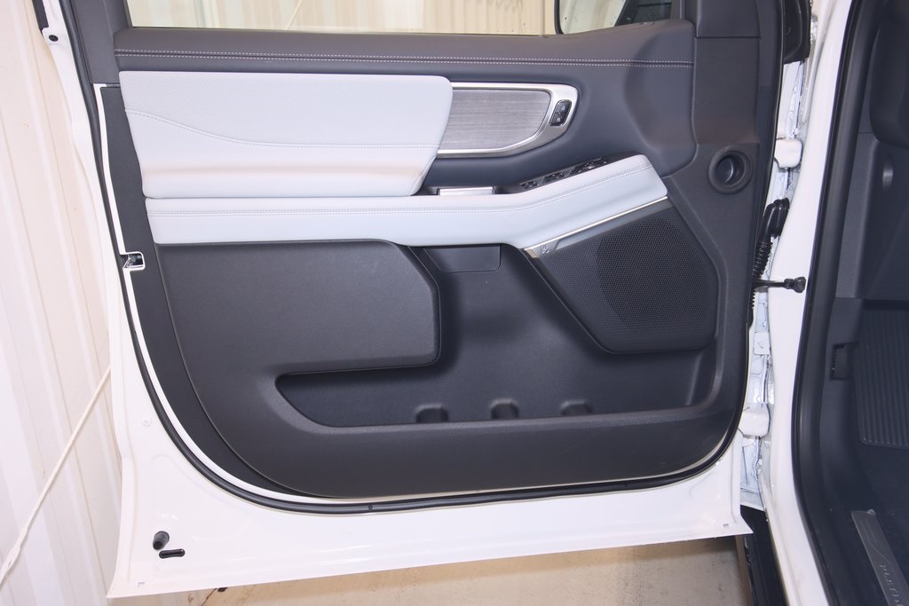 2025 Ford Expedition MAX Platinum photo 9