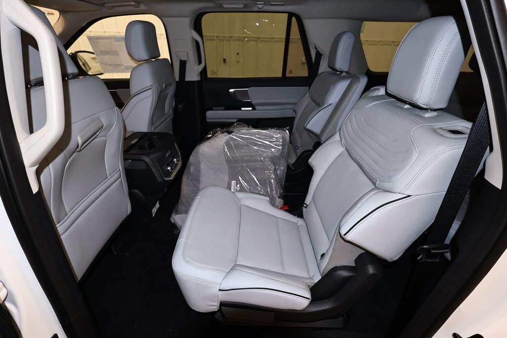 2025 Ford Expedition MAX Platinum photo 12