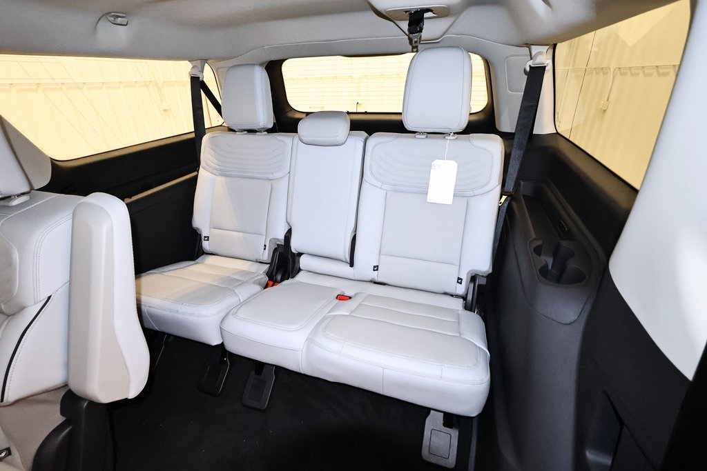 2025 Ford Expedition MAX Platinum photo 15