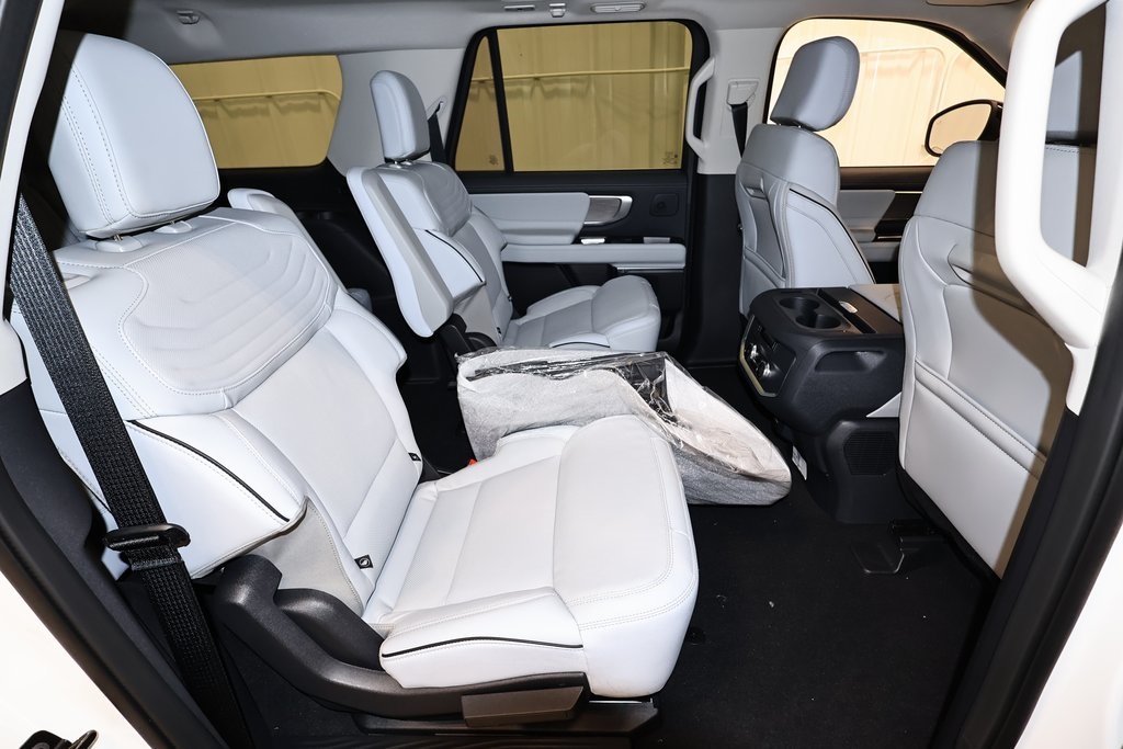2025 Ford Expedition MAX Platinum photo 16