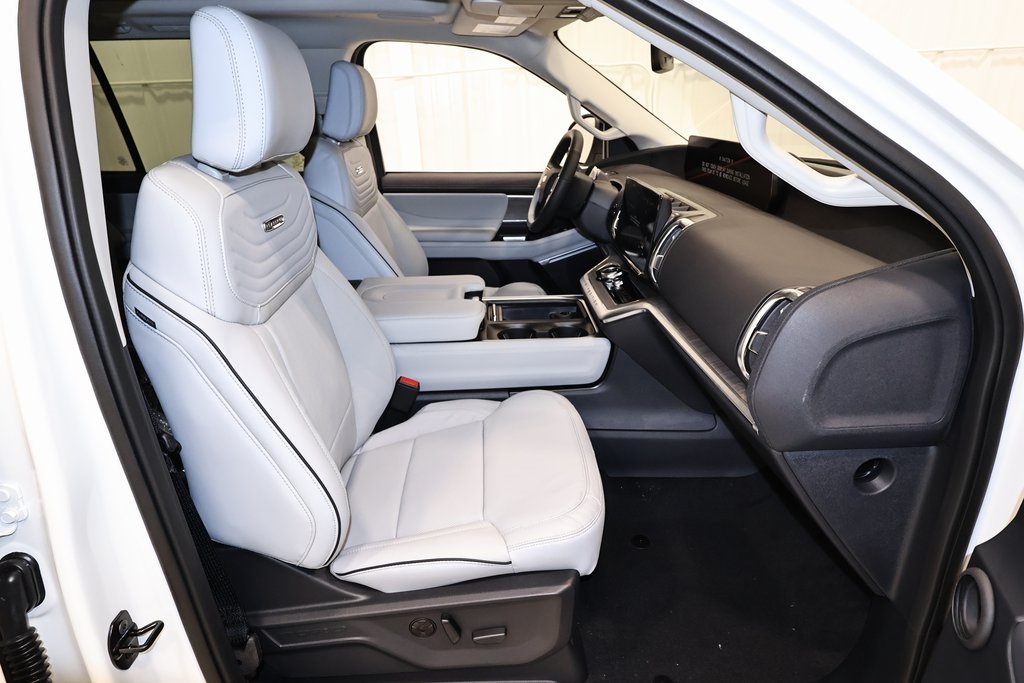 2025 Ford Expedition MAX Platinum photo 17