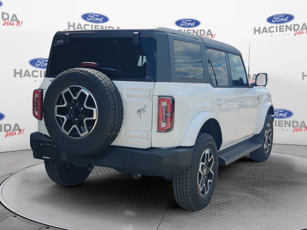 2025 Ford Bronco Outer Banks photo 2