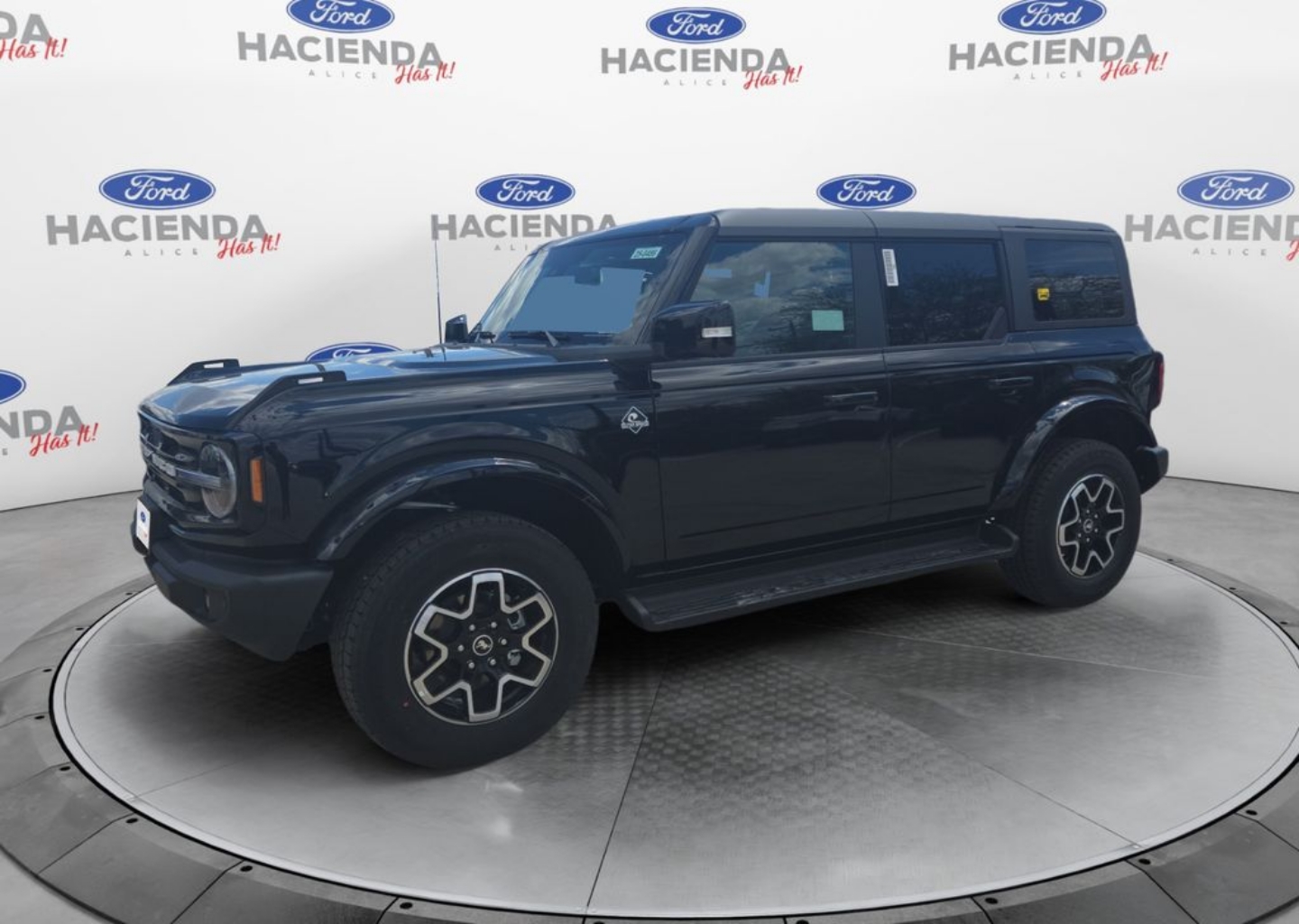 2025 Ford Bronco 4-Door Outer Banks's photo