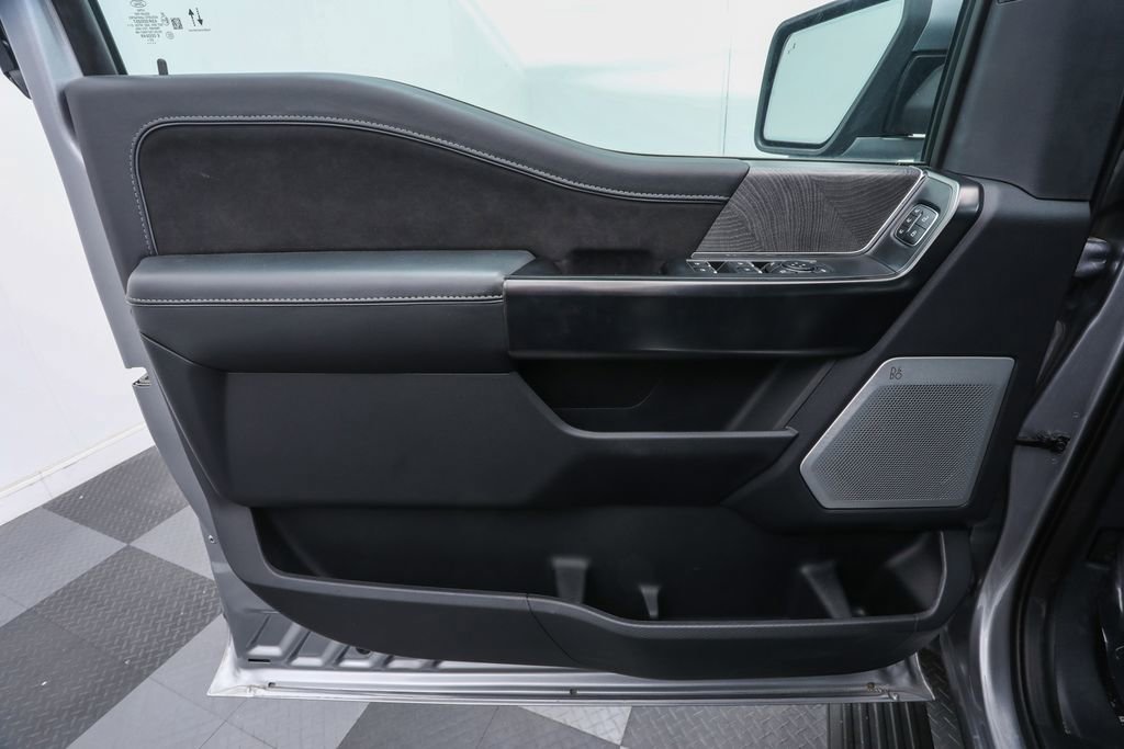 2023 Ford F-150 Platinum photo 13