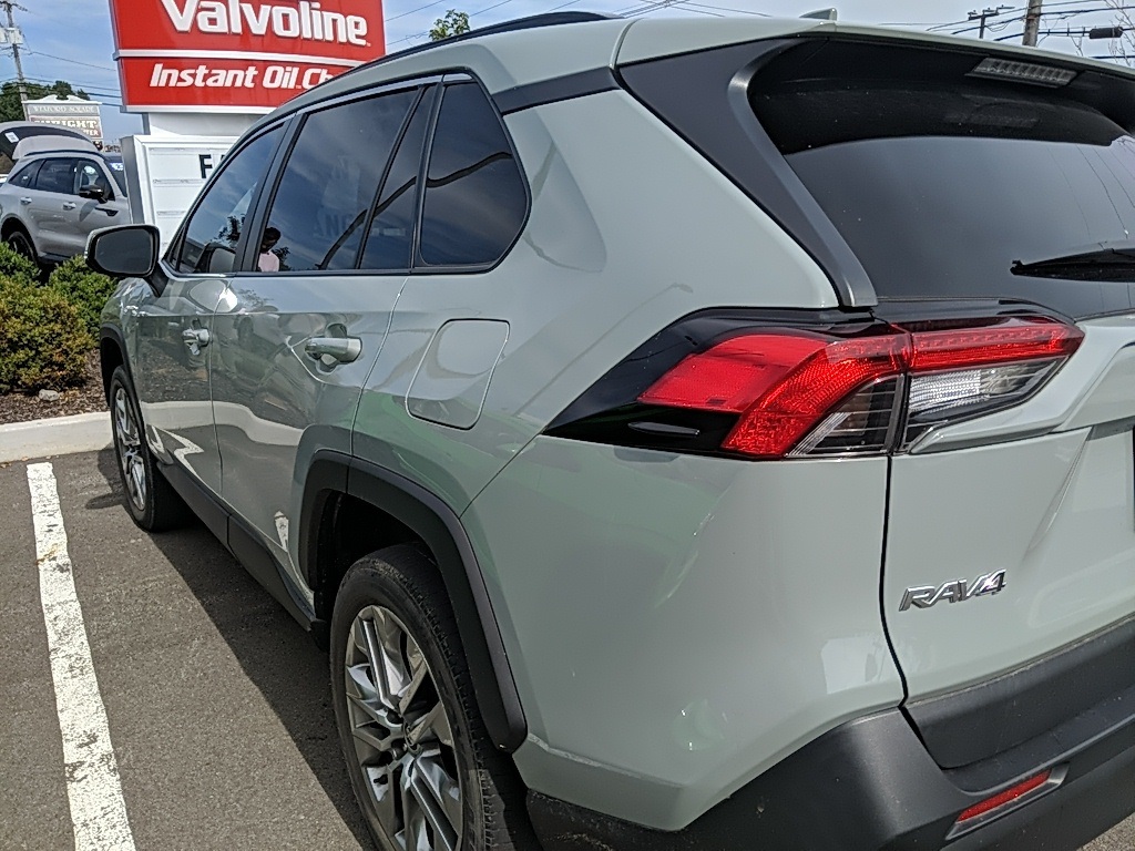 2022 Toyota RAV4 XLE Premium photo 6