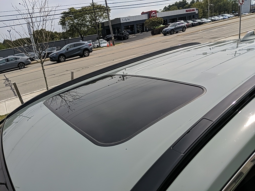 2022 Toyota RAV4 XLE Premium photo 8