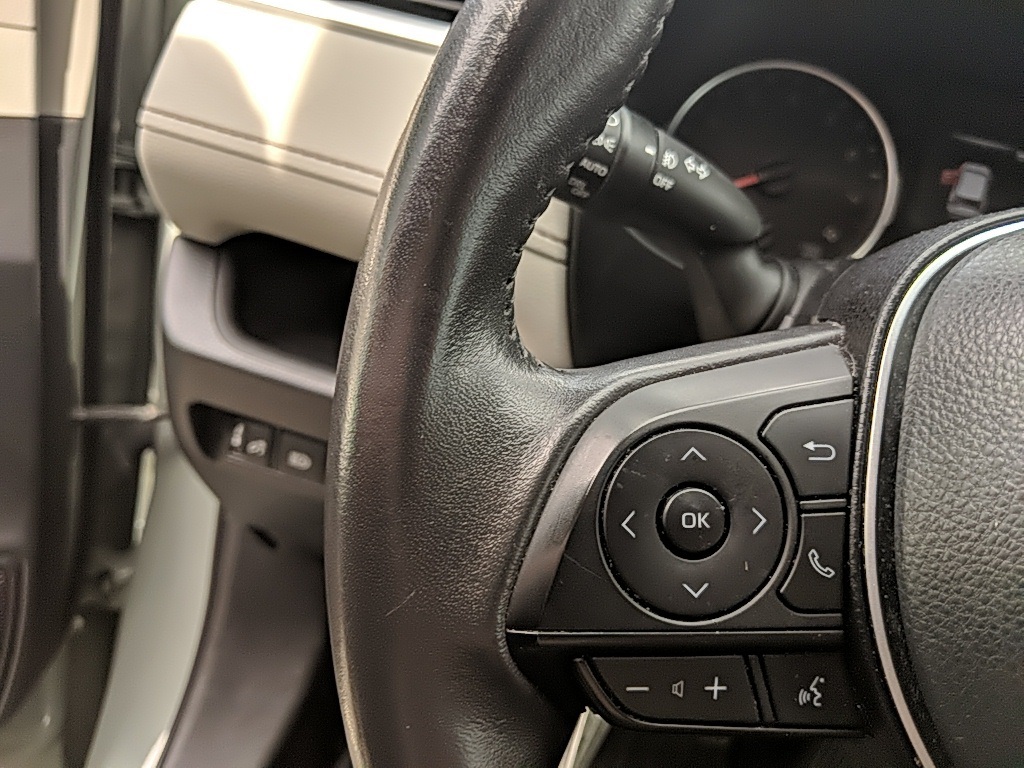 2022 Toyota RAV4 XLE Premium photo 11