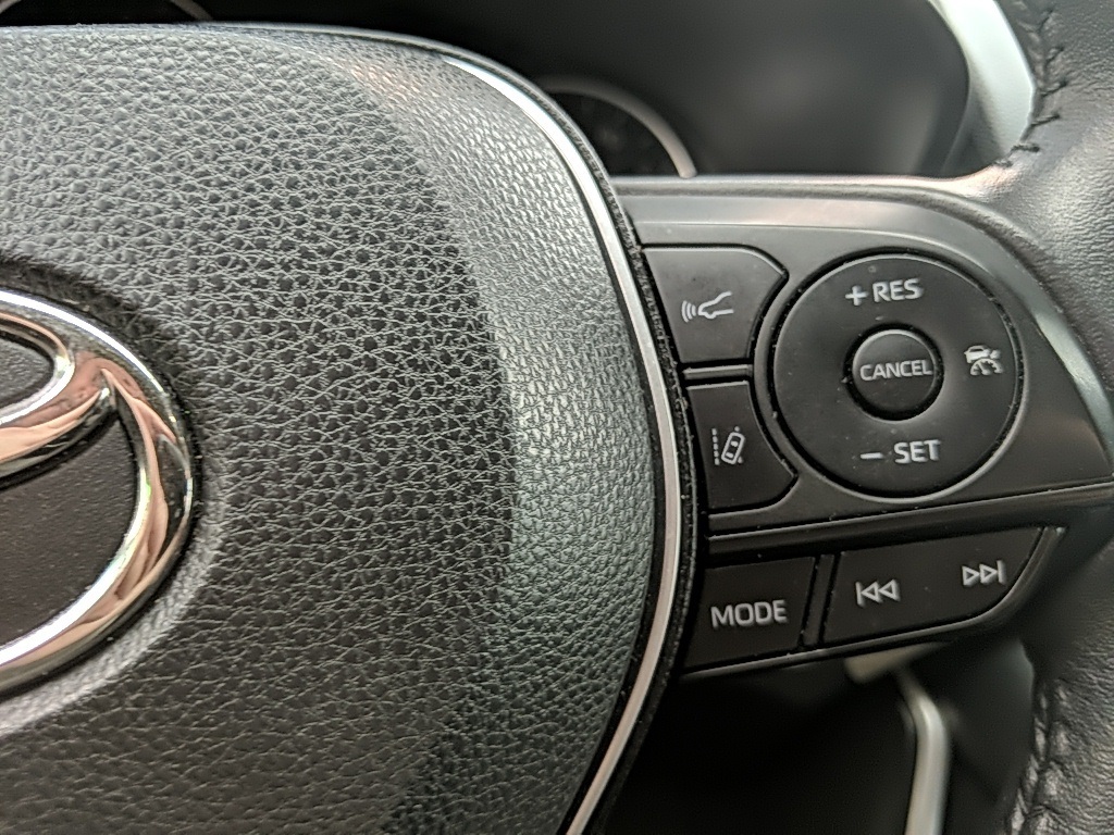 2022 Toyota RAV4 XLE Premium photo 12
