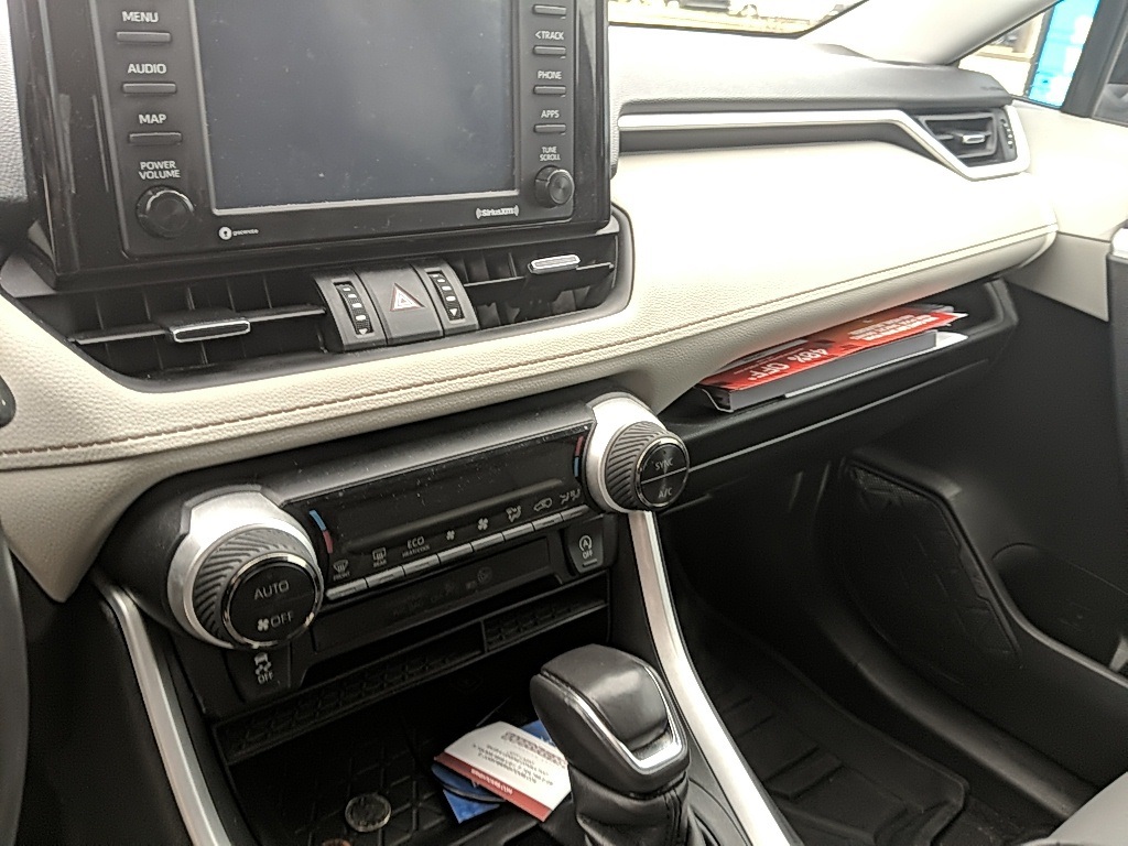 2022 Toyota RAV4 XLE Premium photo 14