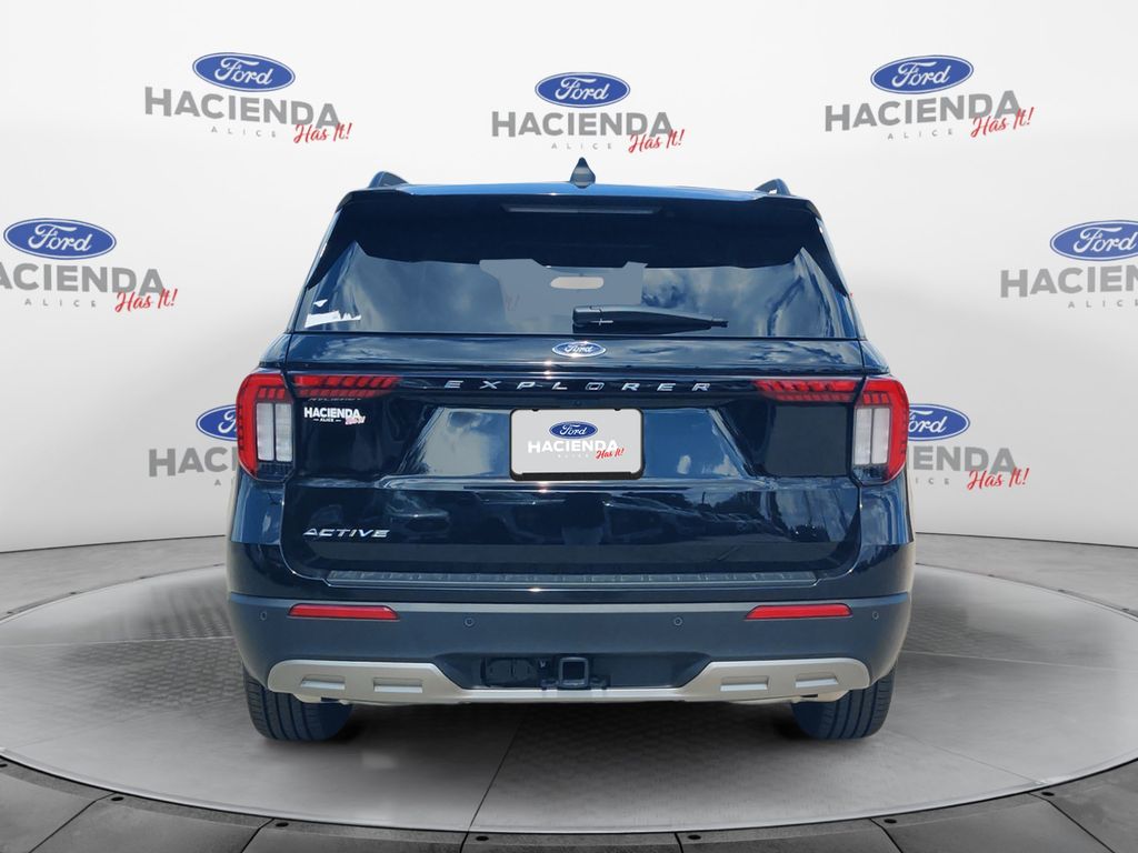 2025 Ford Explorer photo 3