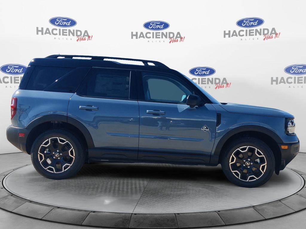 2025 Ford Bronco Sport Outer Banks photo 4