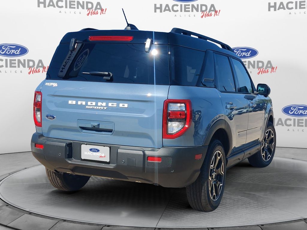 2025 Ford Bronco Sport Outer Banks photo 3