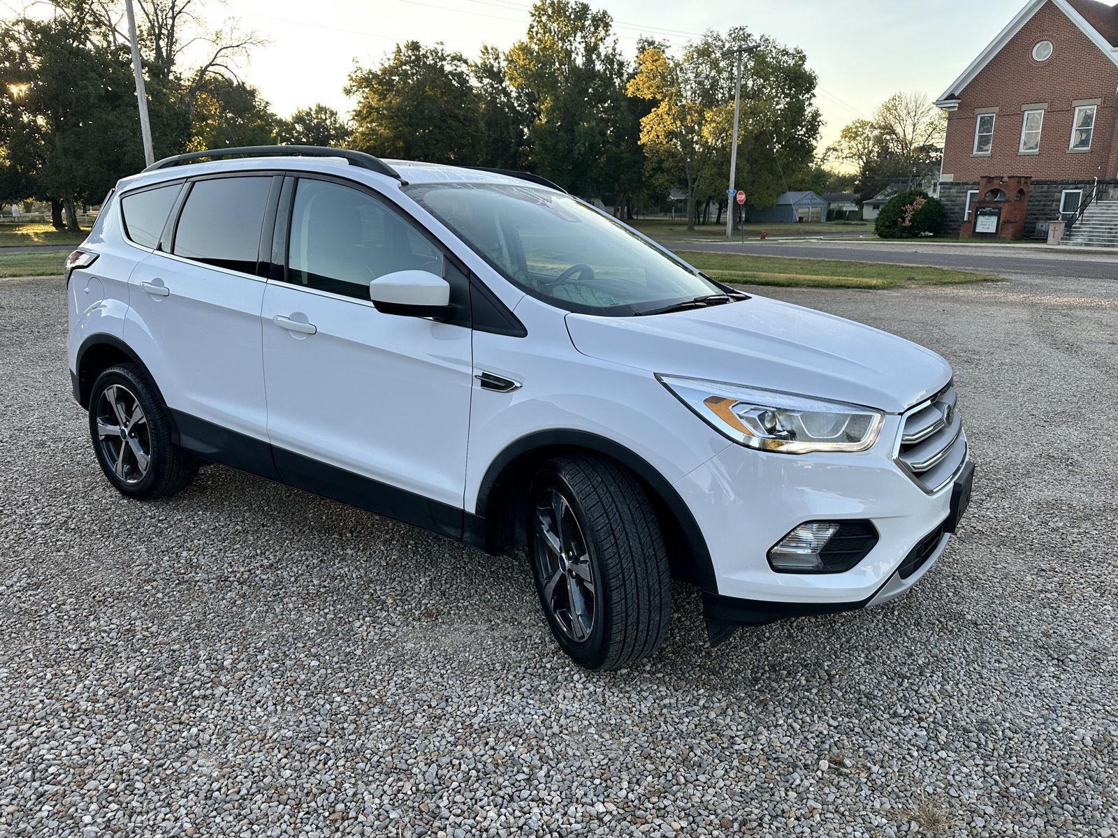 2018 Ford Escape SEL photo 3