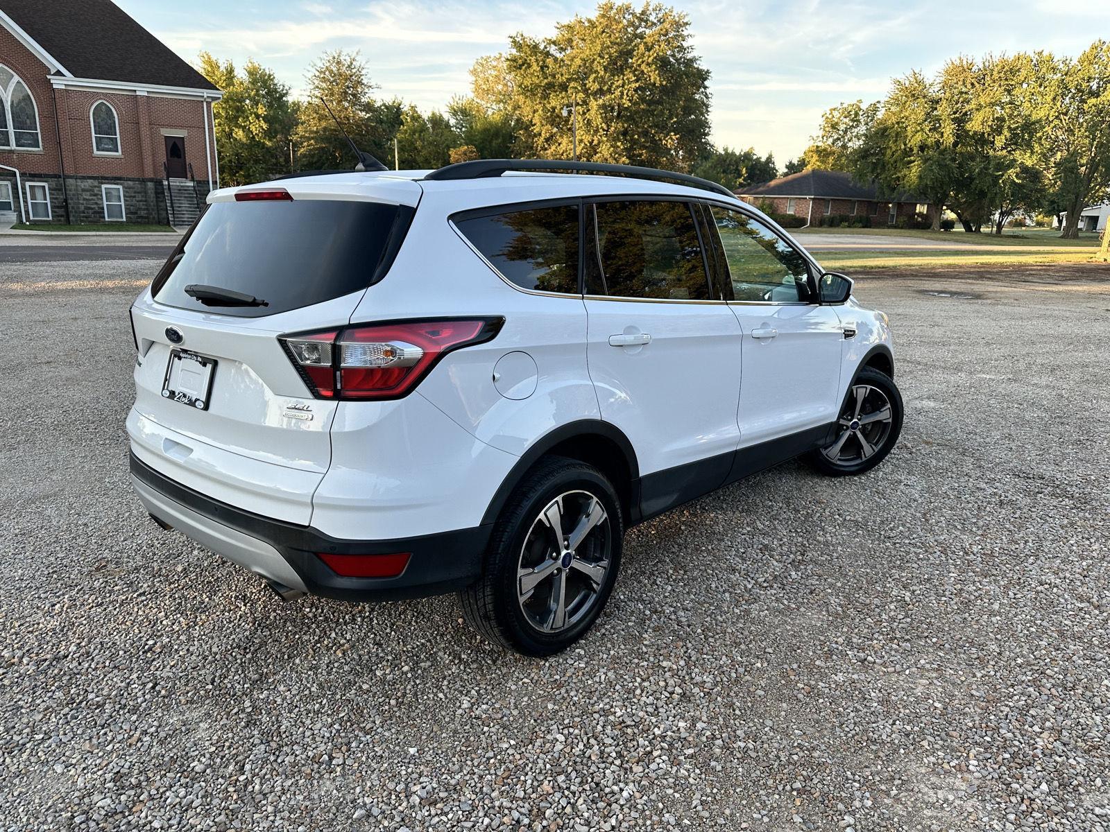 2018 Ford Escape SEL photo 4