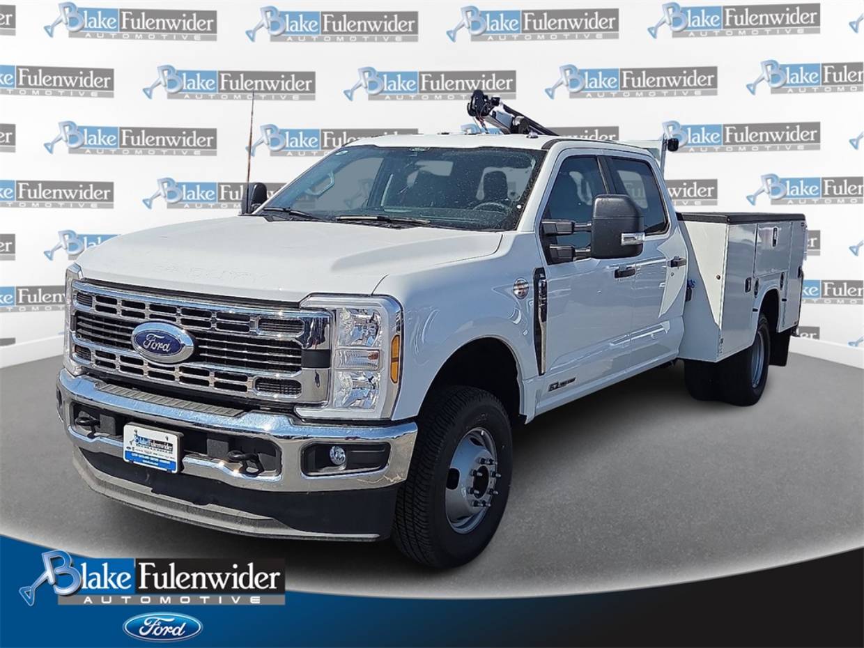 2025 Ford F-350 Super Duty Chassis Cab XL's photo