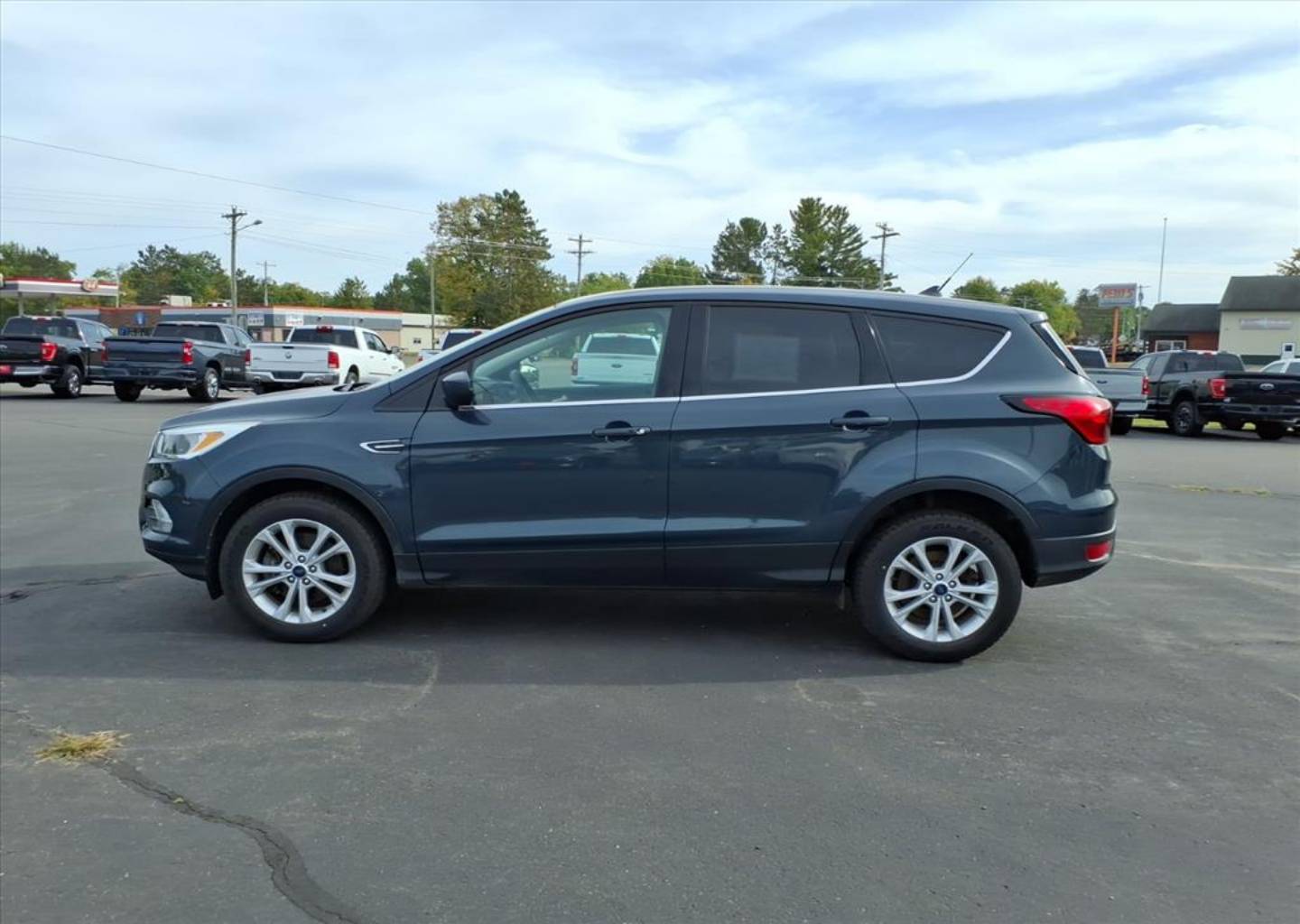 Used 2019 Ford Escape SE with VIN 1FMCU9GD5KUB04277 for sale in Minong, WI