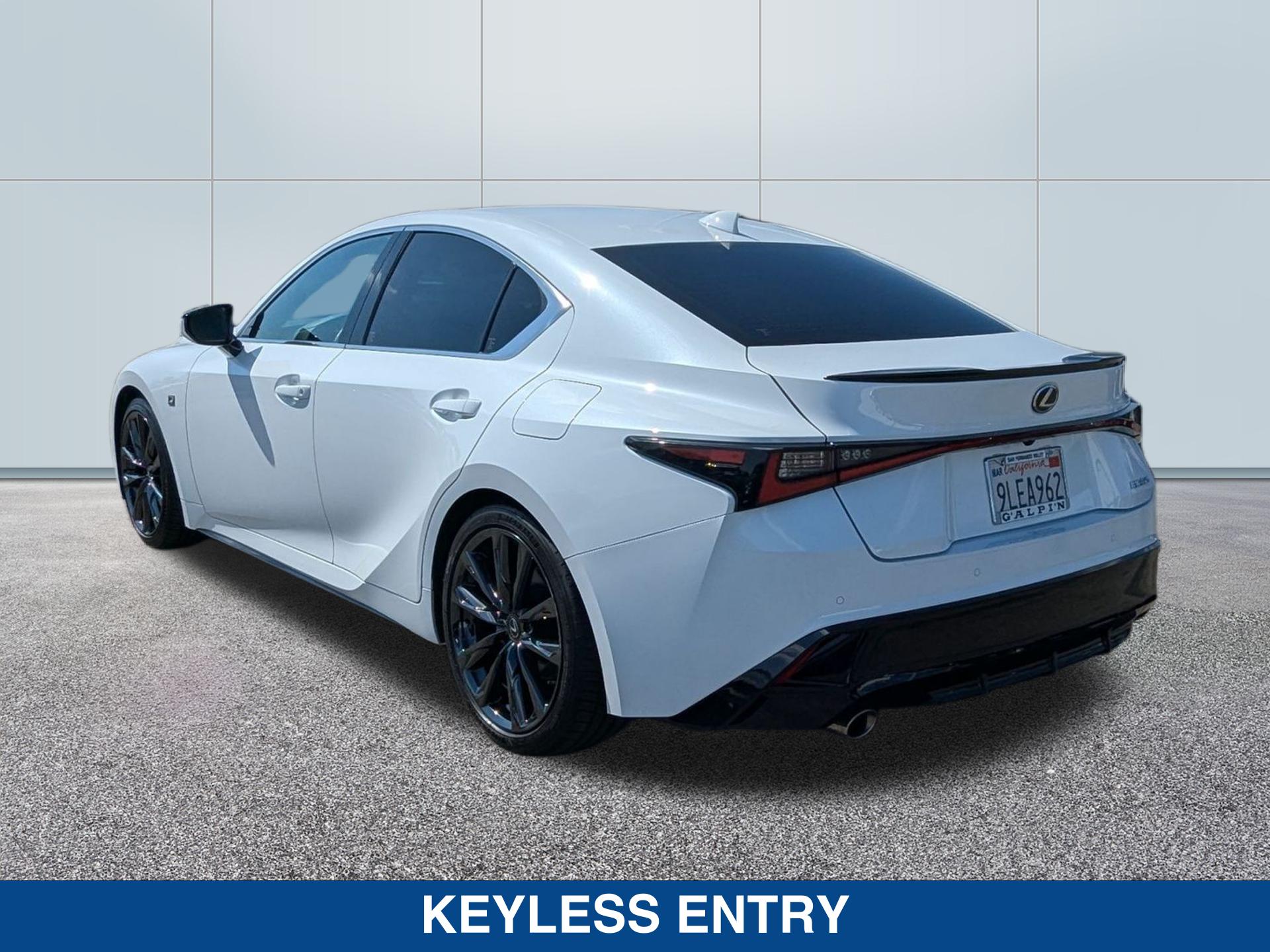 2024 Lexus IS 350 F SPORT photo 3