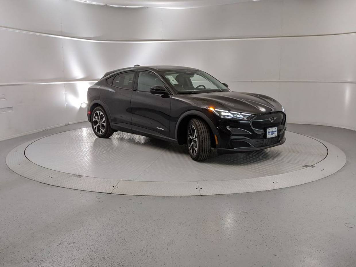 2025 Ford Mustang Mach-E Select RWD