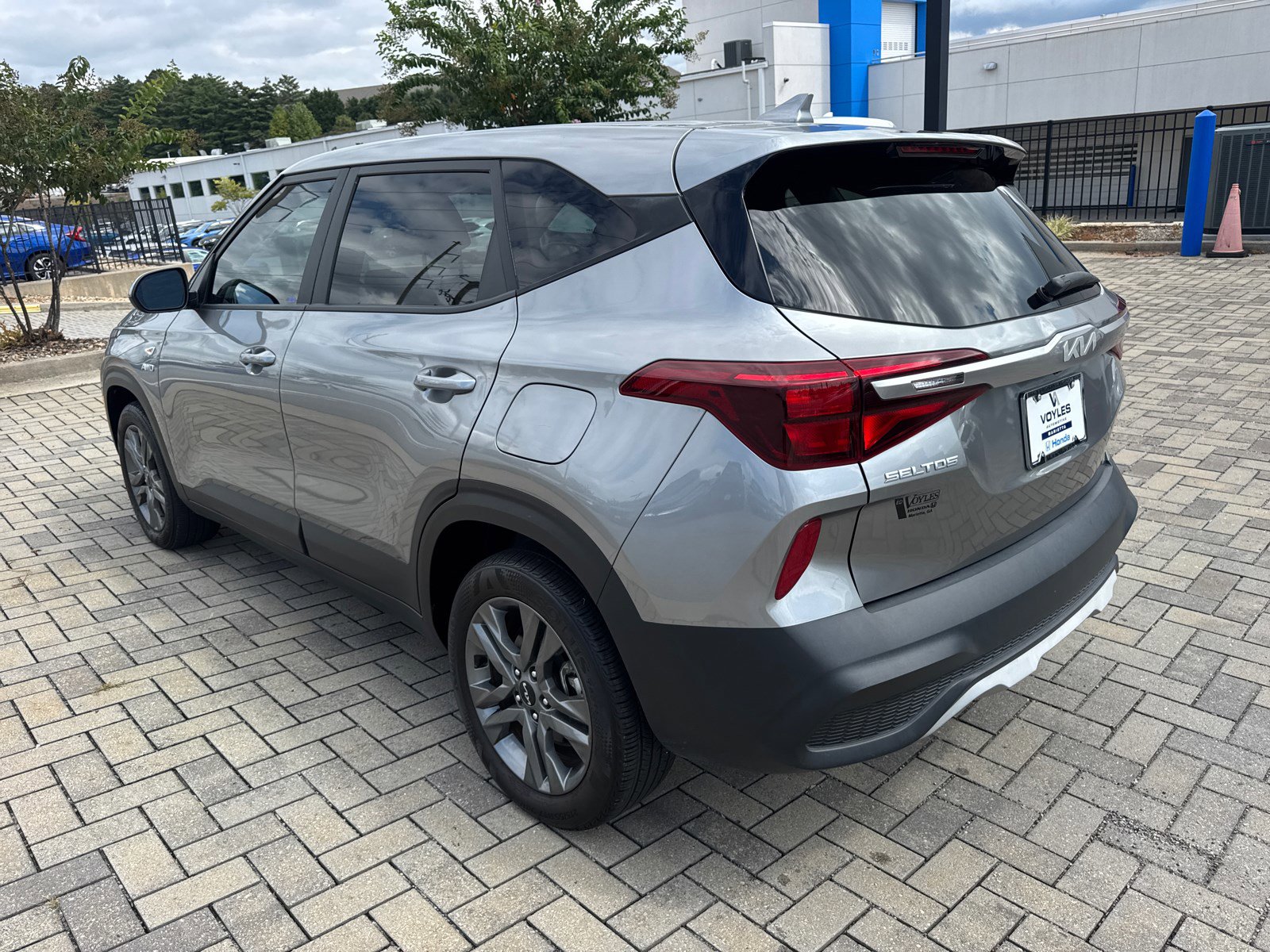 2023 Kia Seltos LX photo 3