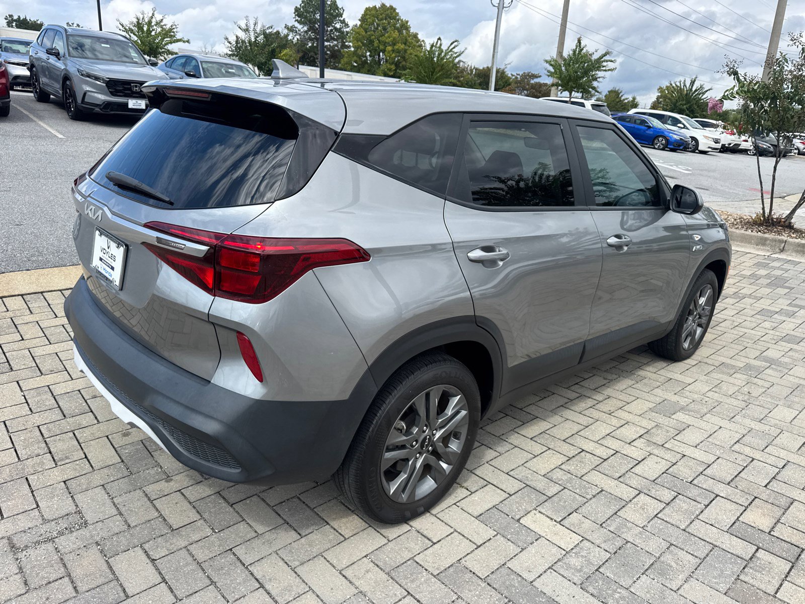 2023 Kia Seltos LX photo 5