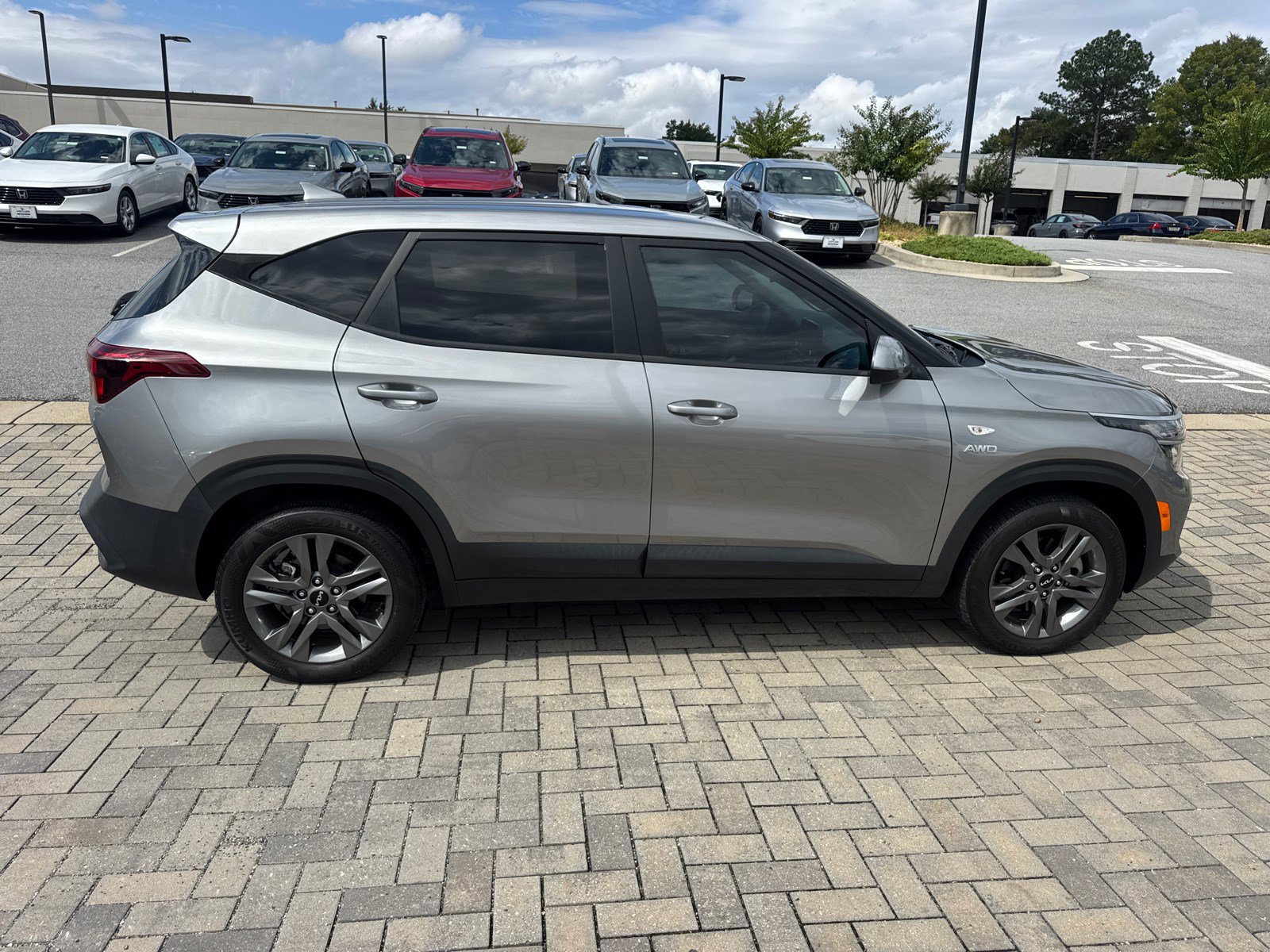 2023 Kia Seltos LX photo 6