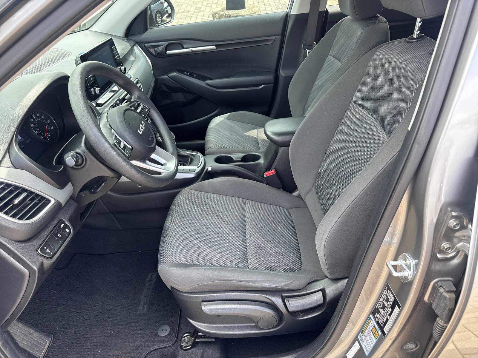 2023 Kia Seltos LX photo 7