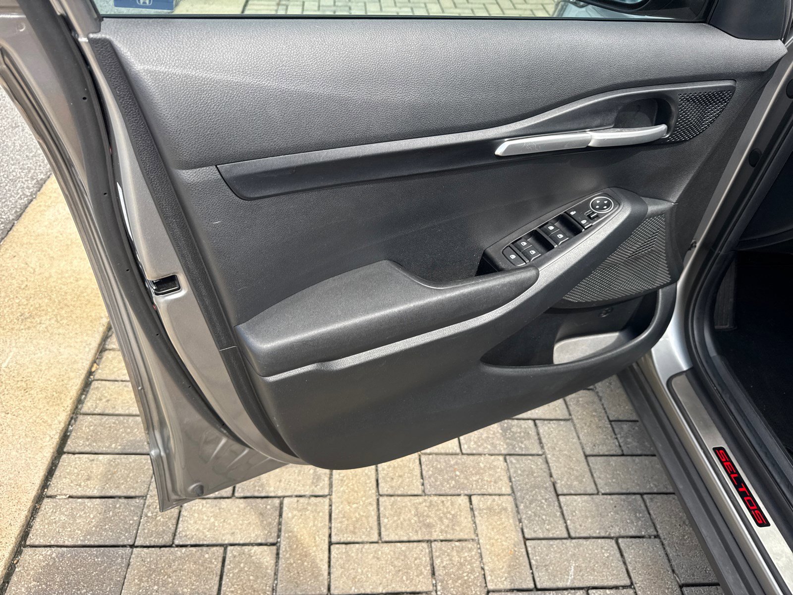 2023 Kia Seltos LX photo 8