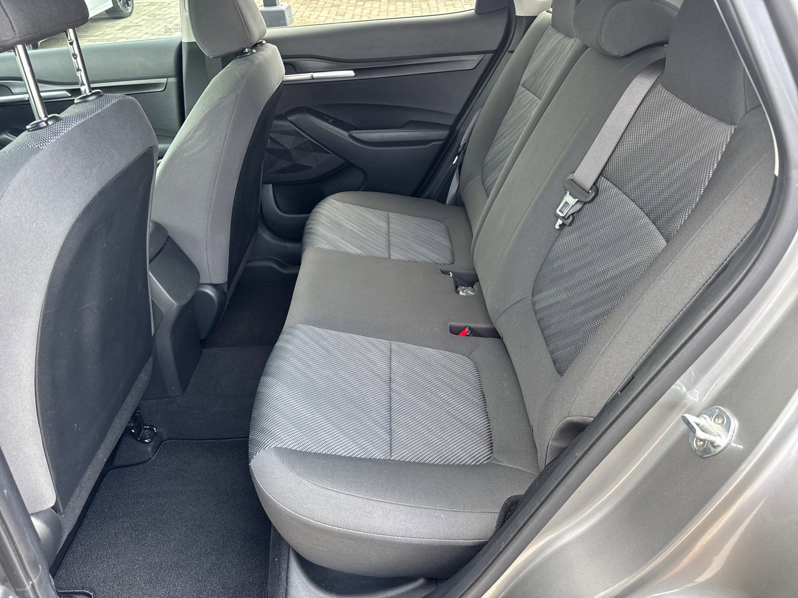 2023 Kia Seltos LX photo 10