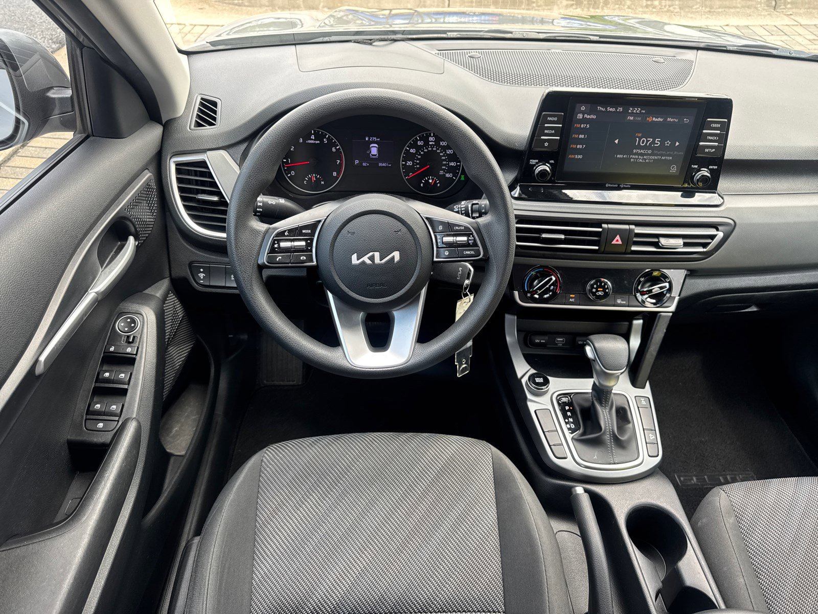 2023 Kia Seltos LX photo 12