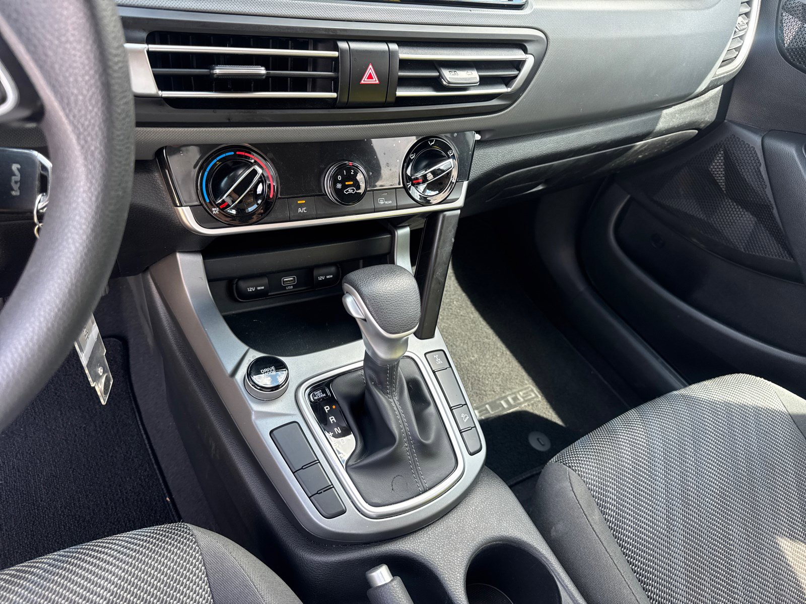 2023 Kia Seltos LX photo 19