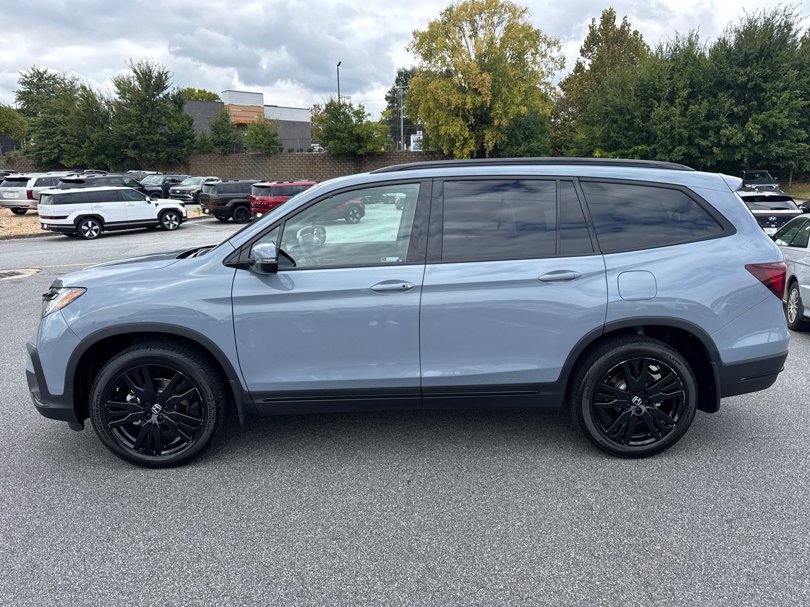 2022 Honda Pilot Black Edition photo 3