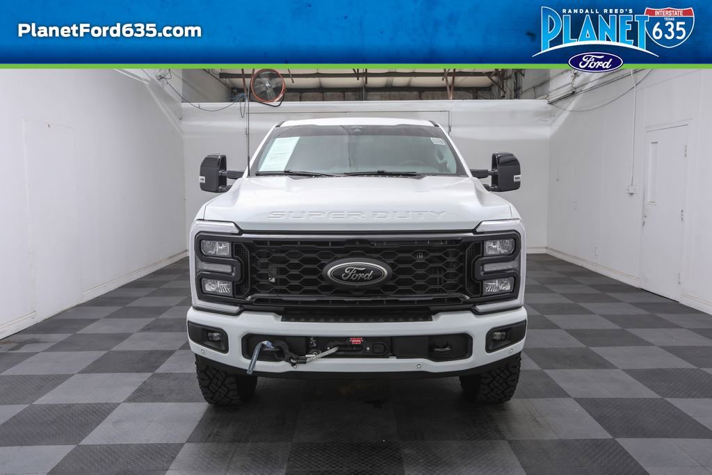 2025 Ford F-250 Lariat photo 2
