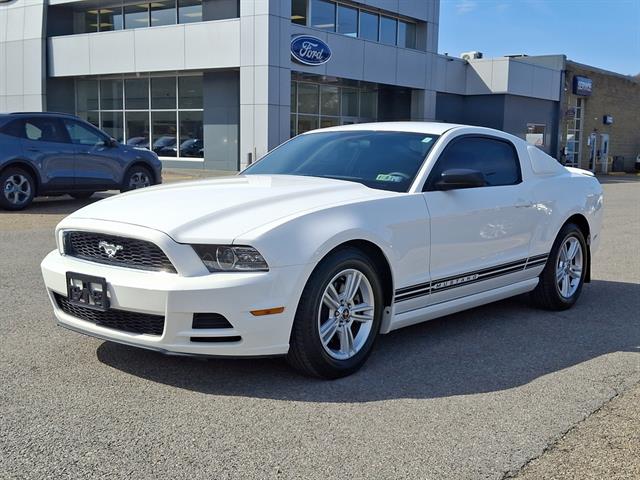 2013 Ford Mustang V6 photo 2