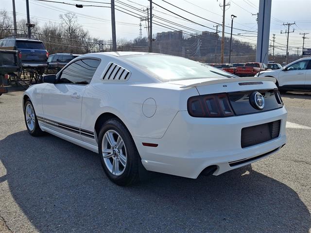 2013 Ford Mustang V6 photo 4