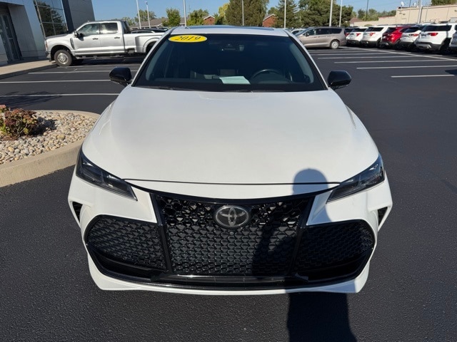 2019 Toyota Avalon Touring photo 3