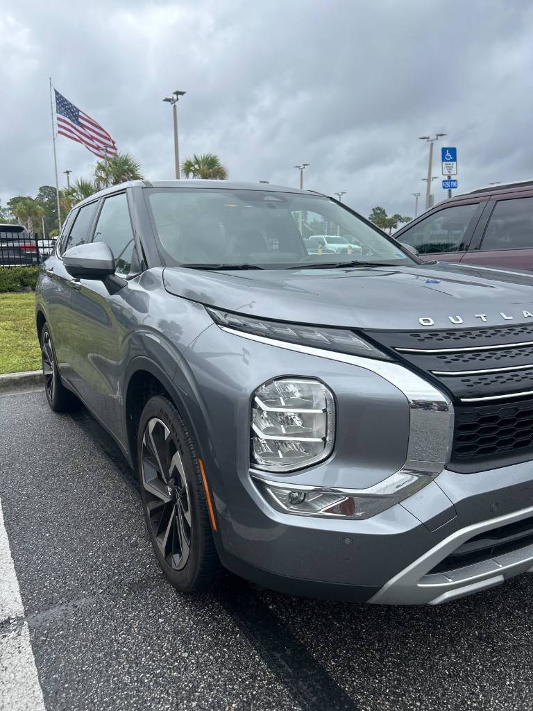 2023 Mitsubishi Outlander SE