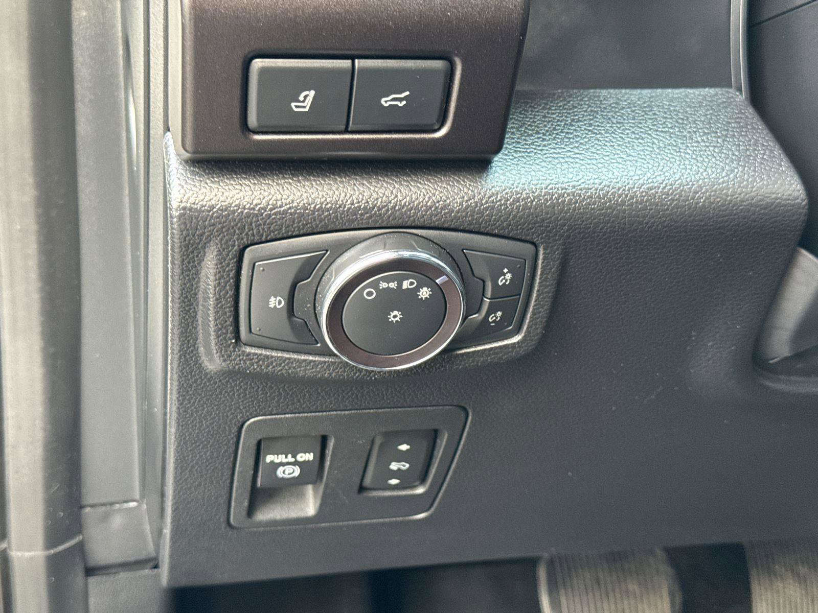 2019 Ford Expedition Limited photo 28