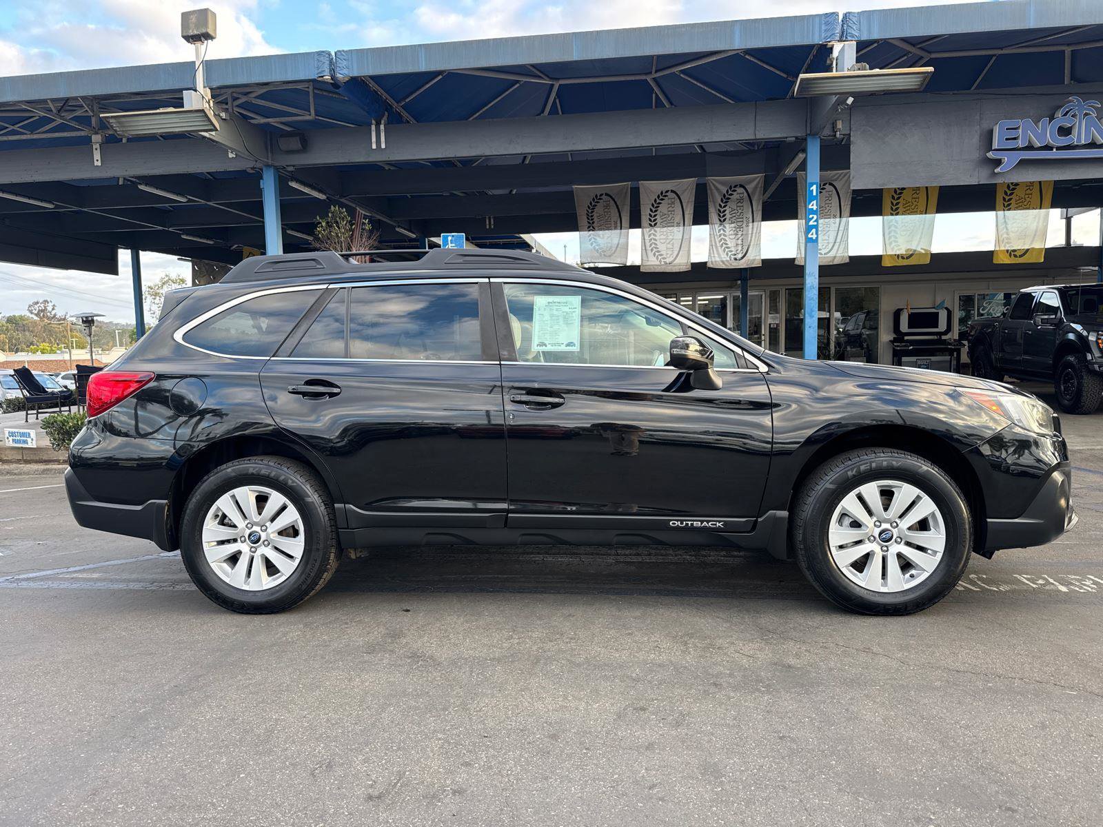 2019 Subaru Outback Premium 2.5i photo 2