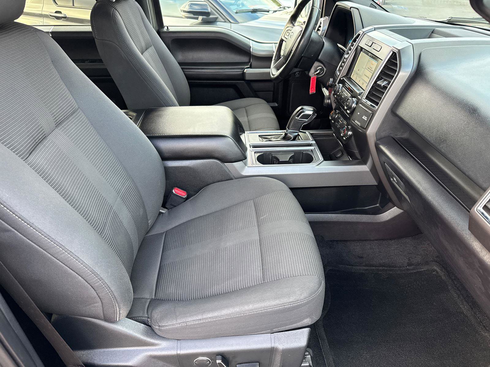 2016 Ford F-150 XLT photo 17