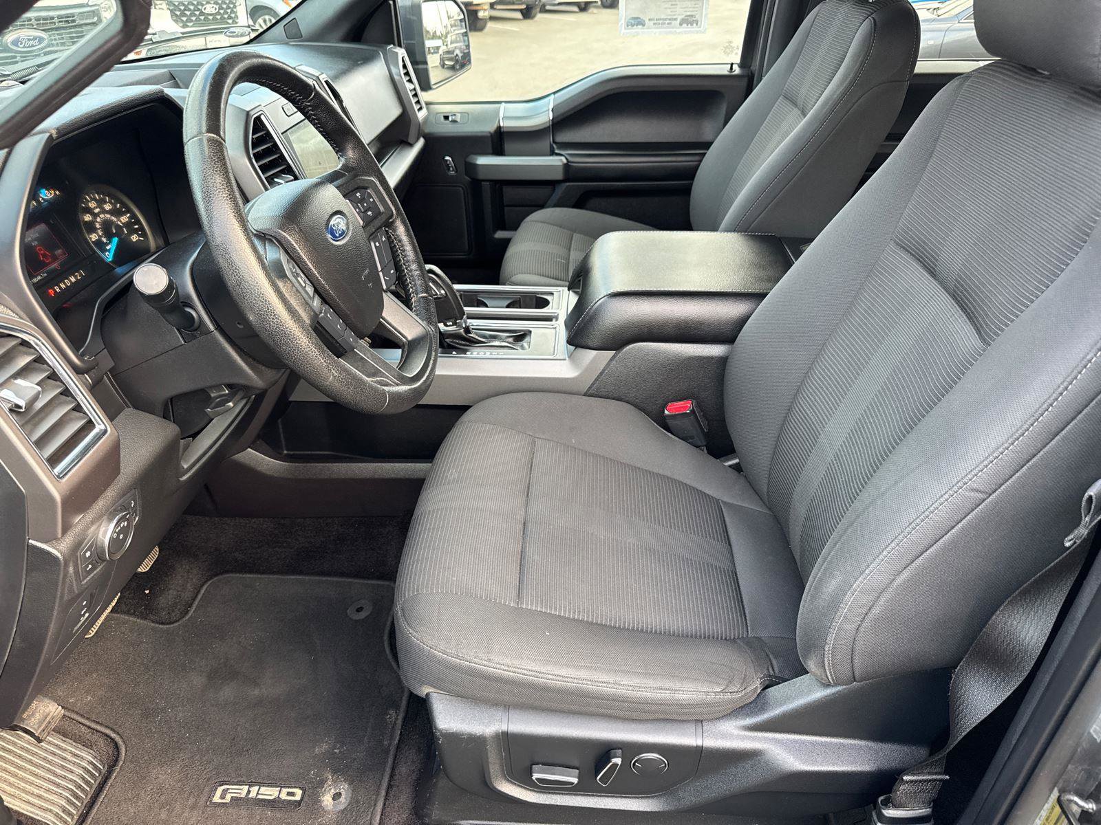 2016 Ford F-150 XLT photo 25