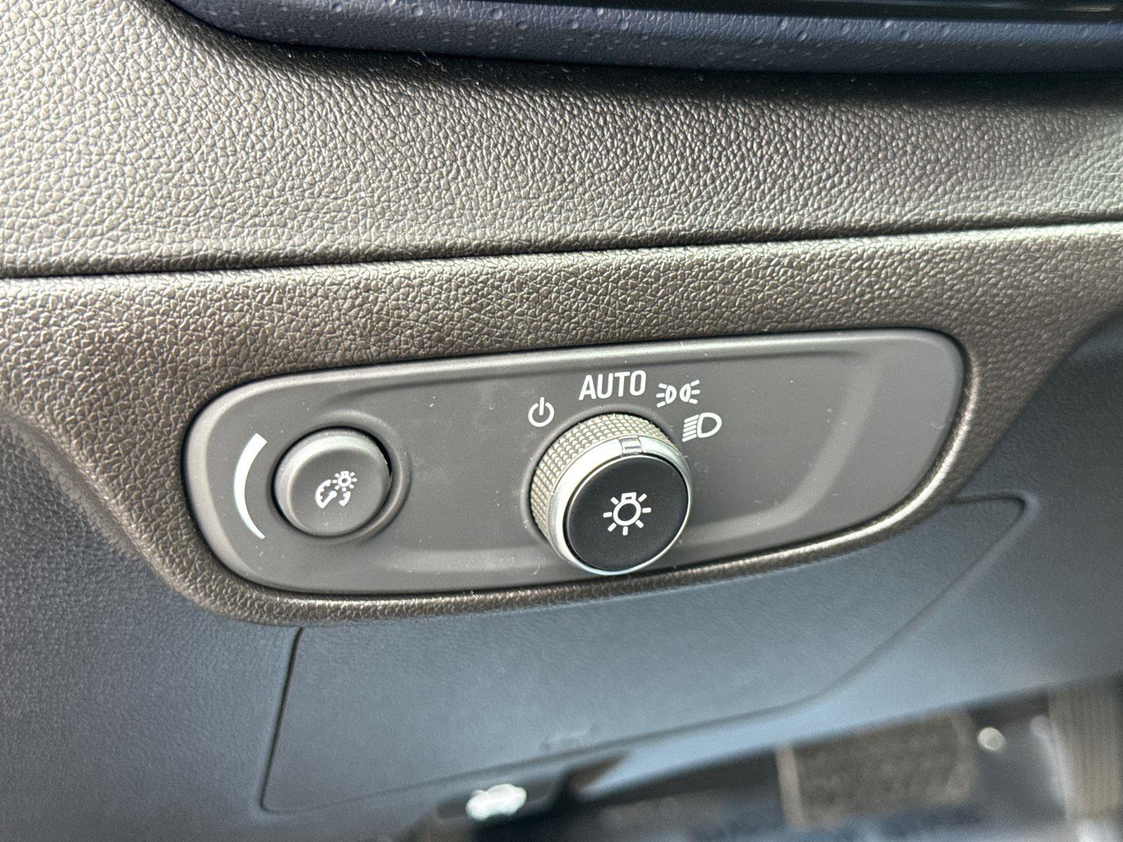 2023 Chevrolet Bolt EUV Premier photo 25