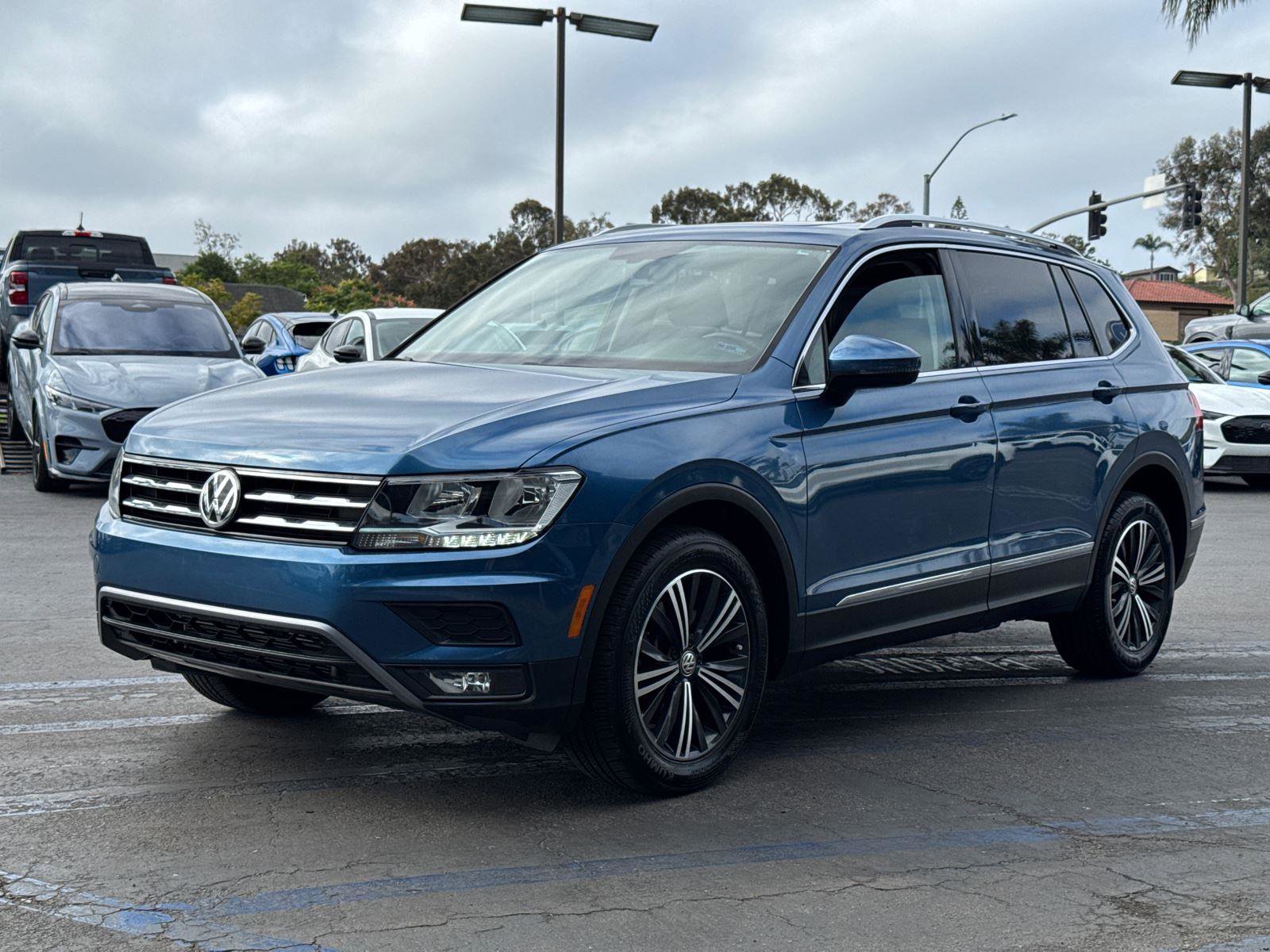 2018 Volkswagen Tiguan SEL photo 2