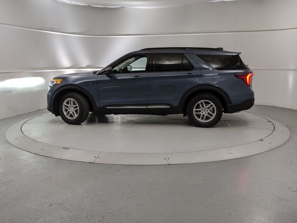 2025 Ford Explorer photo 3