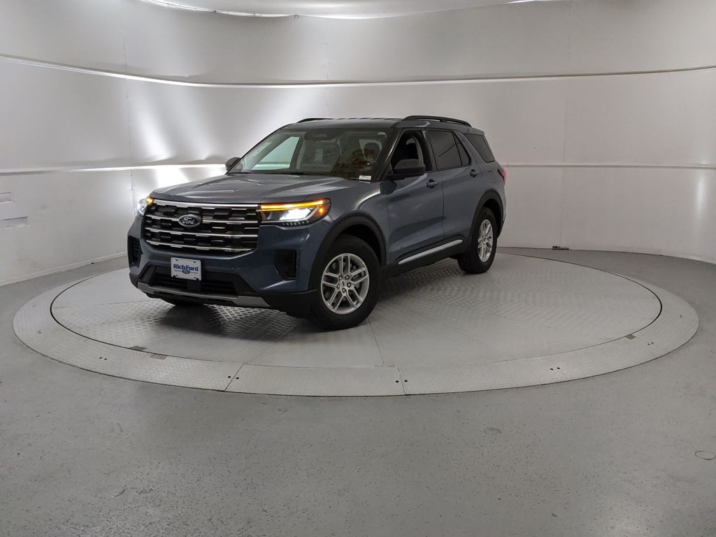 2025 Ford Explorer photo 4