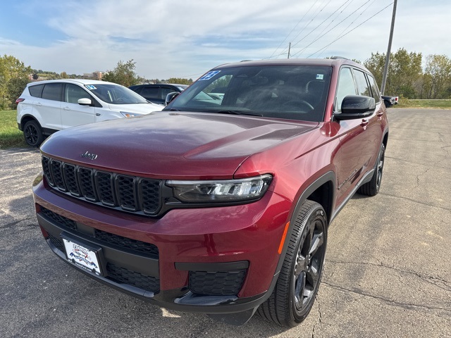 2023 Jeep Grand Cherokee Altitude photo 3