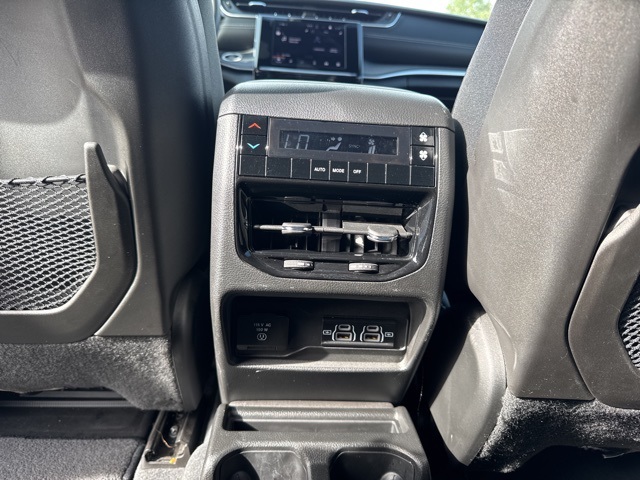 2023 Jeep Grand Cherokee Altitude photo 7