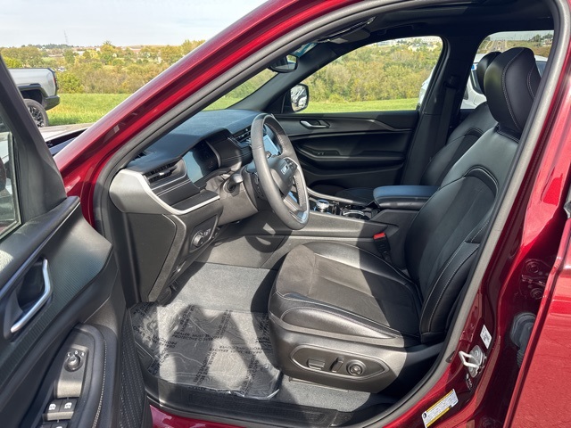 2023 Jeep Grand Cherokee Altitude photo 8