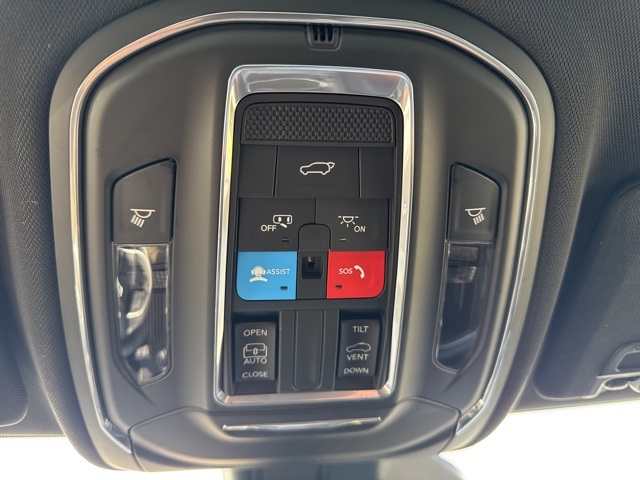 2023 Jeep Grand Cherokee Altitude photo 18
